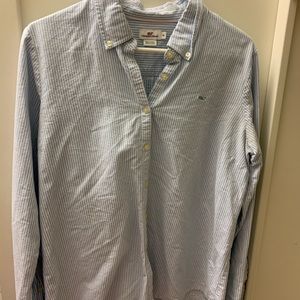 Seersucker Vineyard Vines button down blouse
